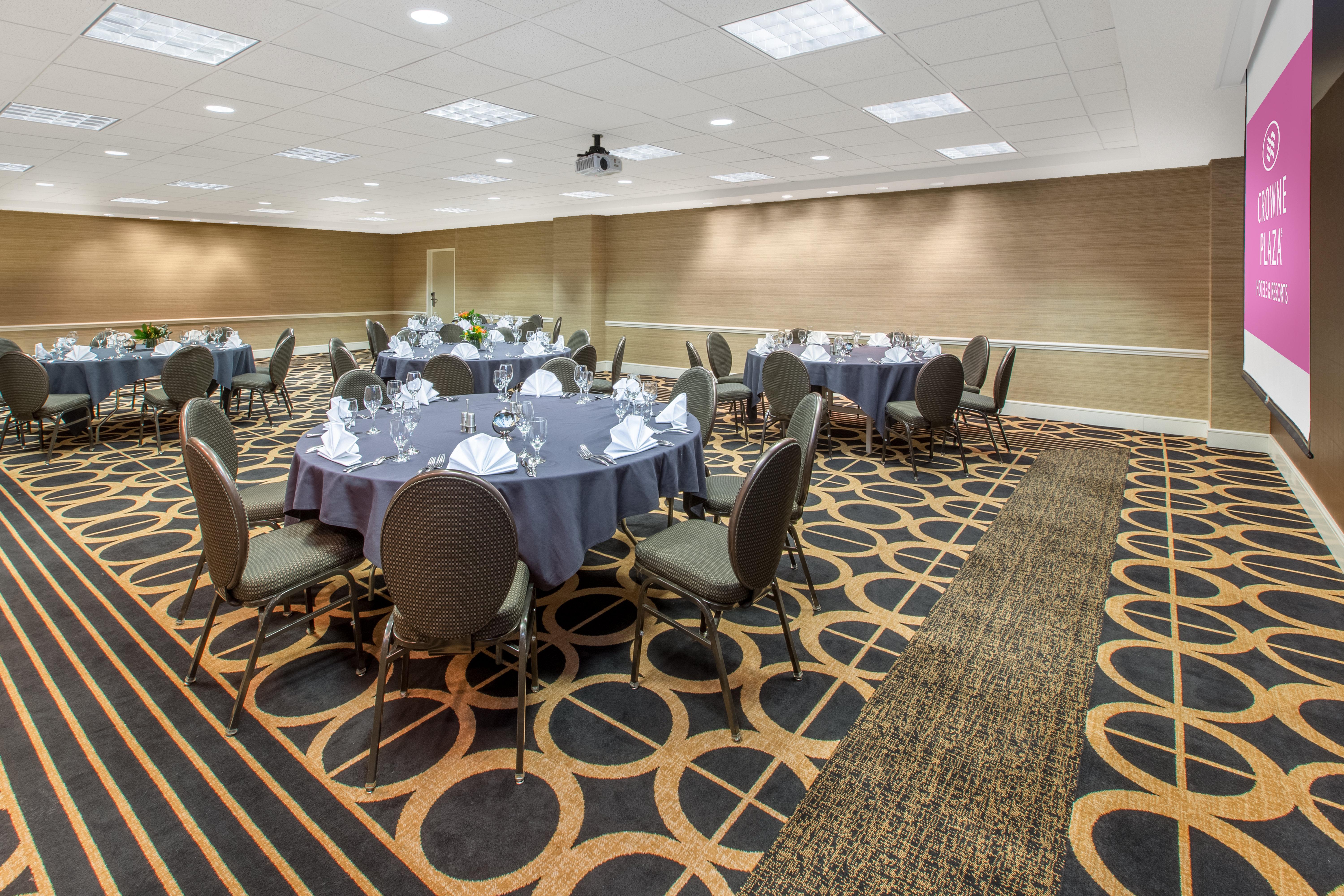 Crowne Plaza Kansas Downtown By Ihg Hotel