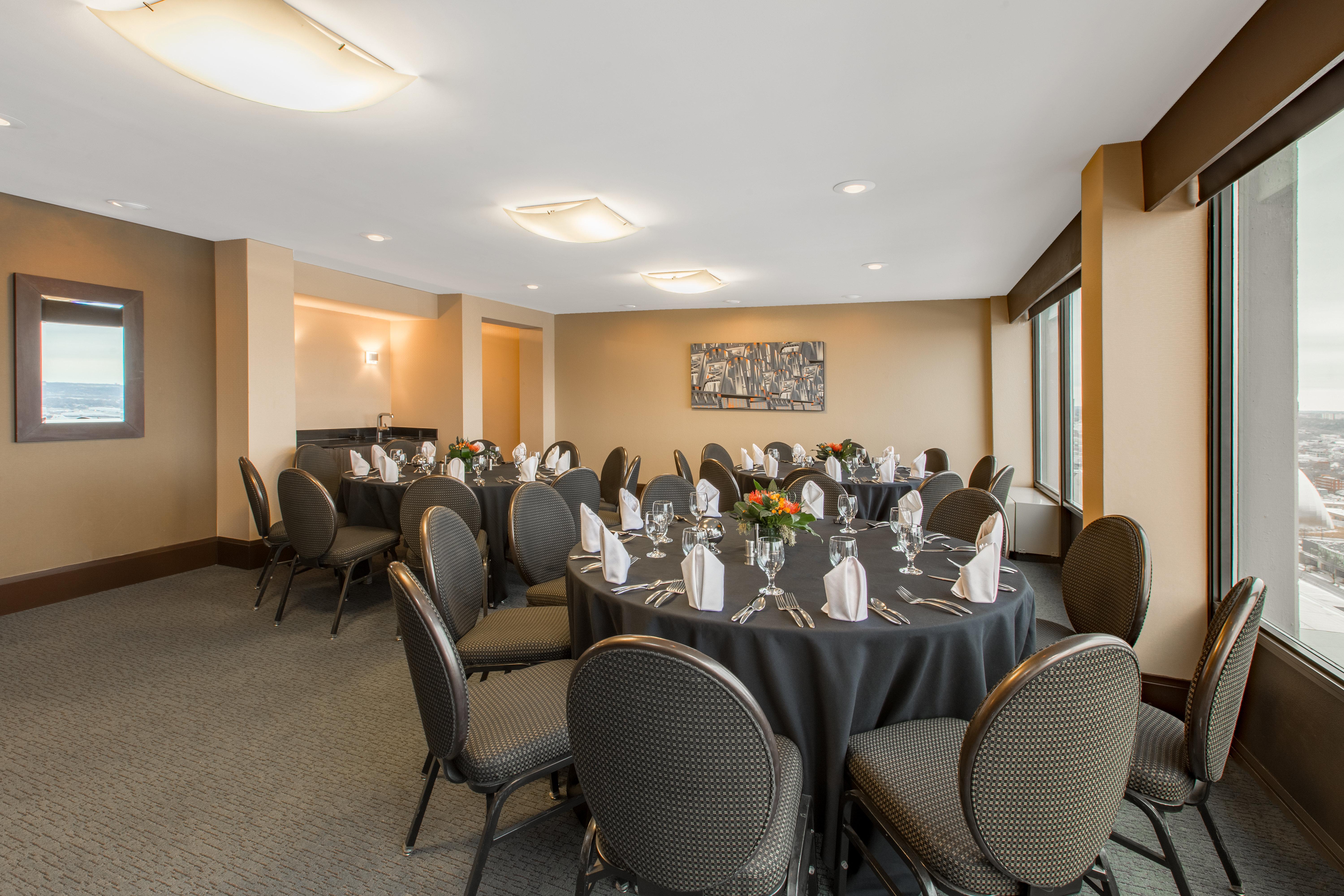 Crowne Plaza Kansas Downtown By Ihg Hotel Kansas City